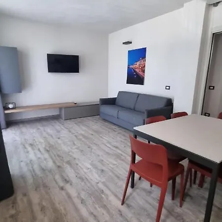 Suite Apartments *
