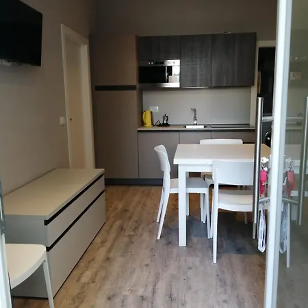 Suite Apartments *