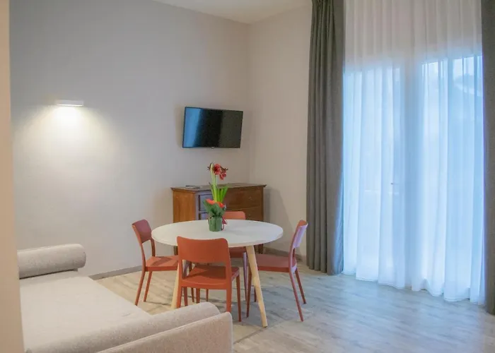 Suite Apartments *