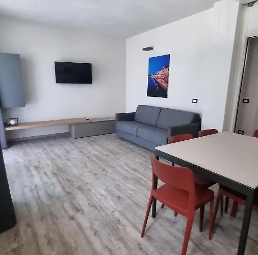 Suite Apartments *
