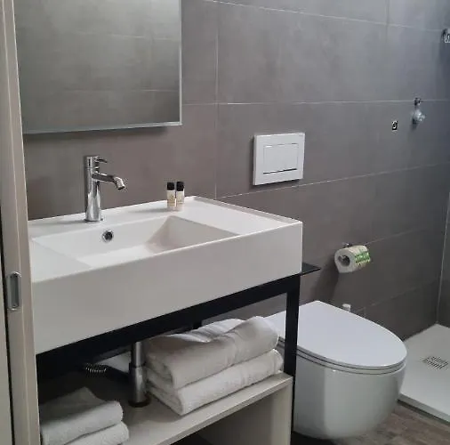 Suite Apartments *