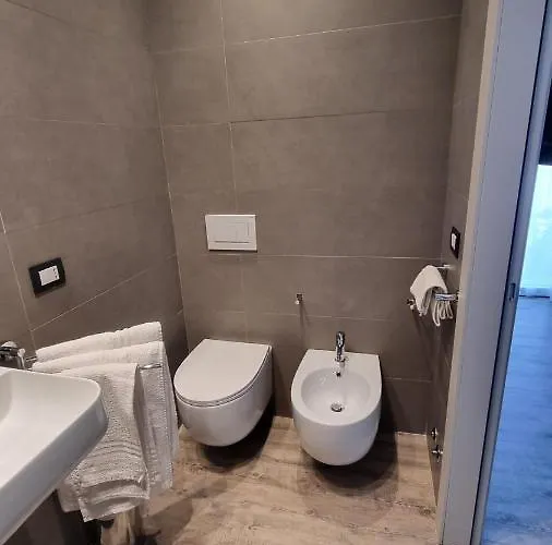 Suite Apartments Apartment