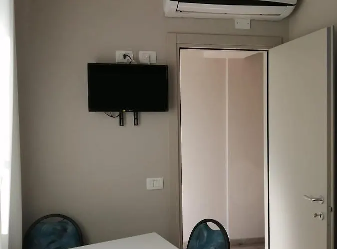 Suite Apartments Apartment *